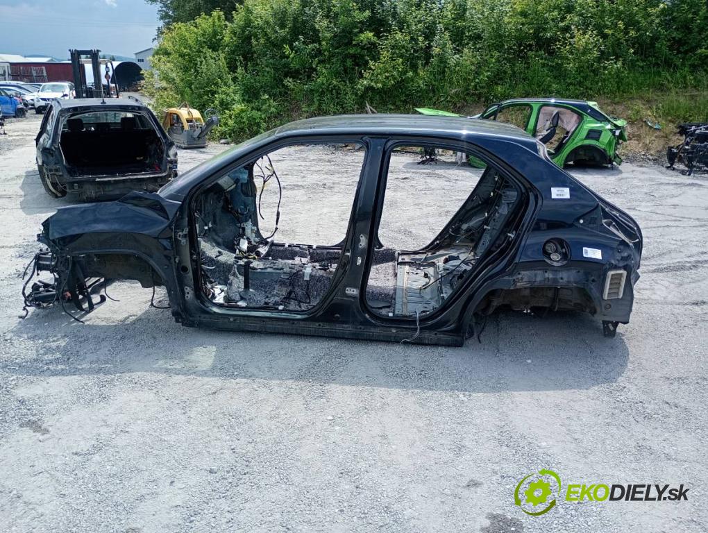 TOYOTA YARIS IV SUV 2022 68 kW 1.5 Hybrid (MXPJ10) 1490 karoséria ČTVRŤÁK: Blatník prah strecha PODŁUŻNICA 