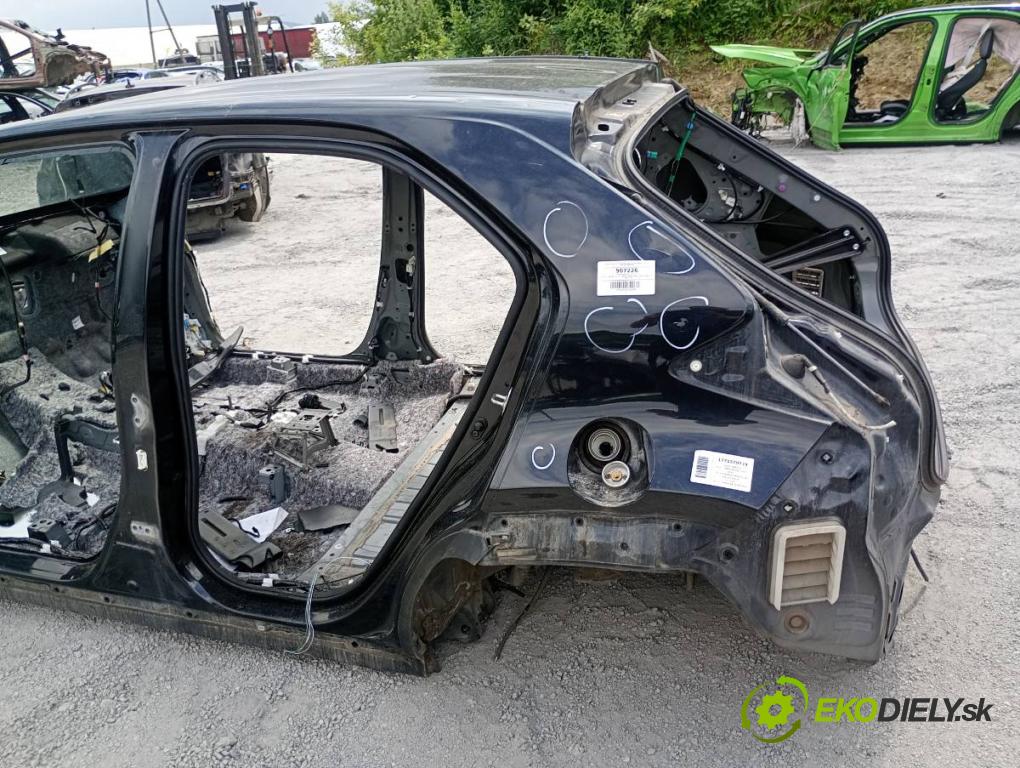 TOYOTA YARIS IV SUV 2022 68 kW 1.5 Hybrid (MXPJ10) 1490 karoséria ČTVRŤÁK: Blatník prah strecha PODŁUŻNICA
