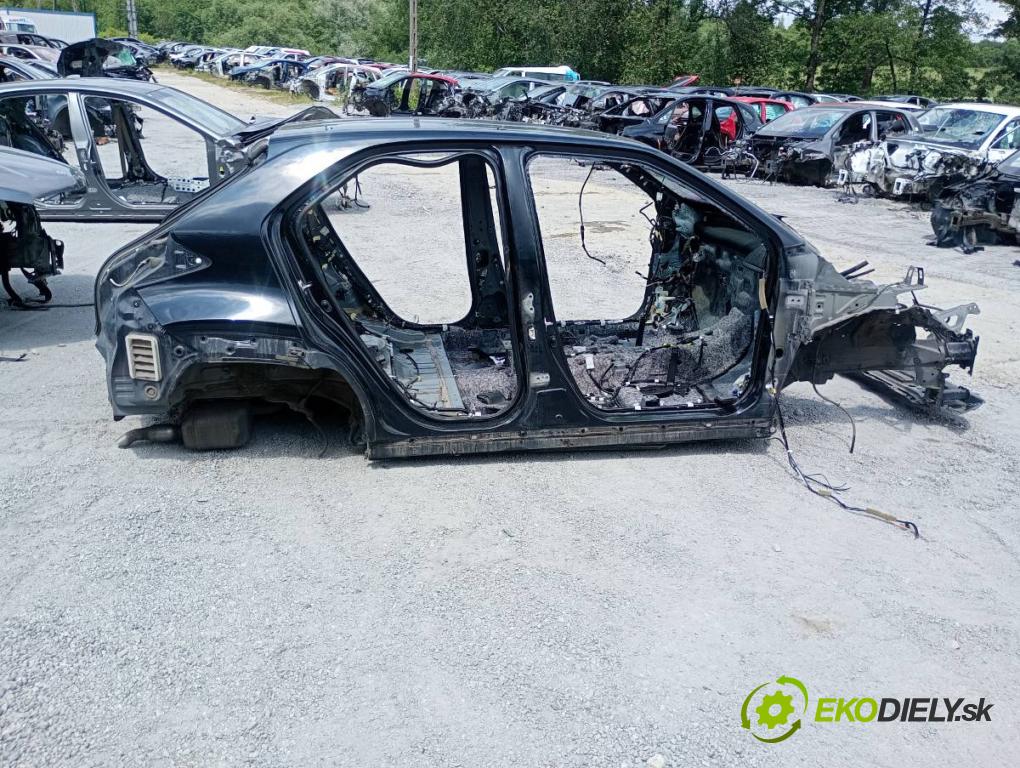 TOYOTA YARIS IV SUV 2022 68 kW 1.5 Hybrid (MXPJ10) 1490 karoséria ČTVRŤÁK: Blatník prah strecha PODŁUŻNICA