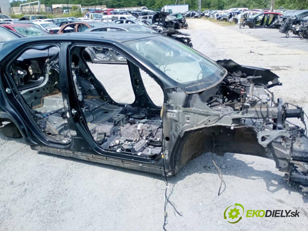 TOYOTA YARIS IV SUV 2022 68 kW 1.5 Hybrid (MXPJ10) 1490 karoséria ČTVRŤÁK: Blatník prah strecha PODŁUŻNICA