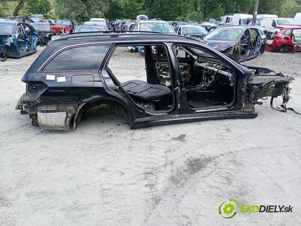 MERCEDES-BENZ S212 Kombi 2010 170 kW E 350 CDI (212.225) 2987 karoséria ČTVRŤÁK: Blatník prah strecha PODŁUŻNICA 