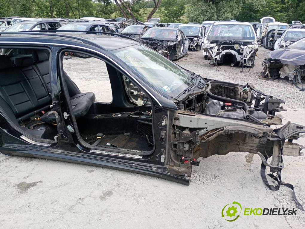 MERCEDES-BENZ S212 Kombi 2010 170 kW E 350 CDI (212.225) 2987 karoséria ČTVRŤÁK: Blatník prah strecha PODŁUŻNICA