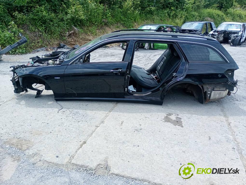 MERCEDES-BENZ S212 Kombi 2010 170 kW E 350 CDI (212.225) 2987 karoséria ČTVRŤÁK: Blatník prah strecha PODŁUŻNICA