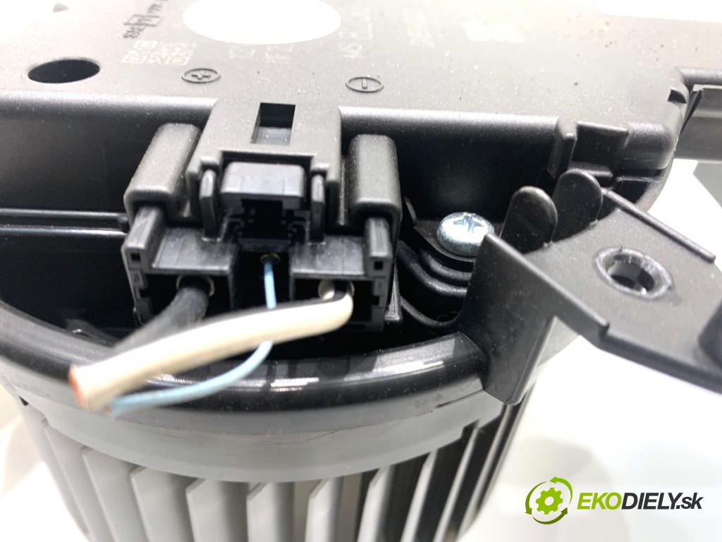 TOYOTA YARIS IV SUV 2022 68 kW 1.5 Hybrid (MXPJ10) 1490 ventilátor kúrenia 116360-8260