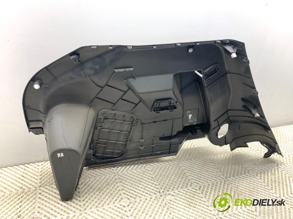 TOYOTA YARIS IV SUV 2022 68 kW 1.5 Hybrid (MXPJ10) 1490 čalúnenie kufra pravy 64730-0D300