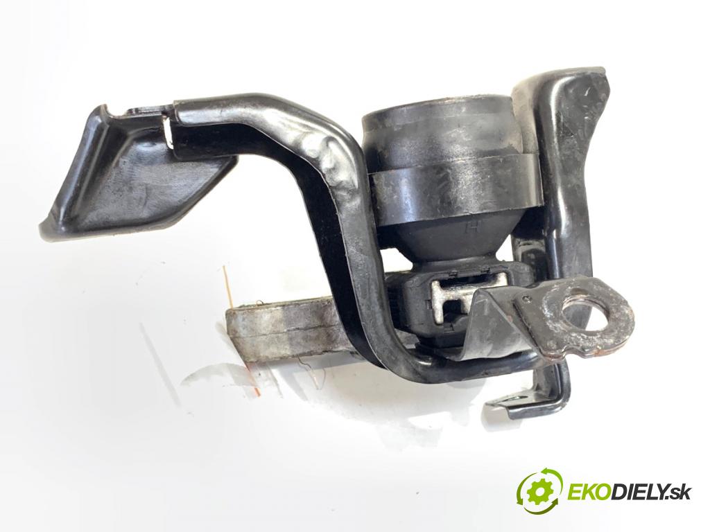 TOYOTA YARIS IV SUV 2022 68 kW 1.5 Hybrid (MXPJ10) 1490 AirBag Motor ľavy