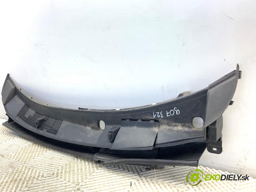 TOYOTA YARIS IV SUV 2022 68 kW 1.5 Hybrid (MXPJ10) 1490 Torpédo, plast pod čelné okno 55708-0D520 (Torpédo (plast pod čelným sklom))
