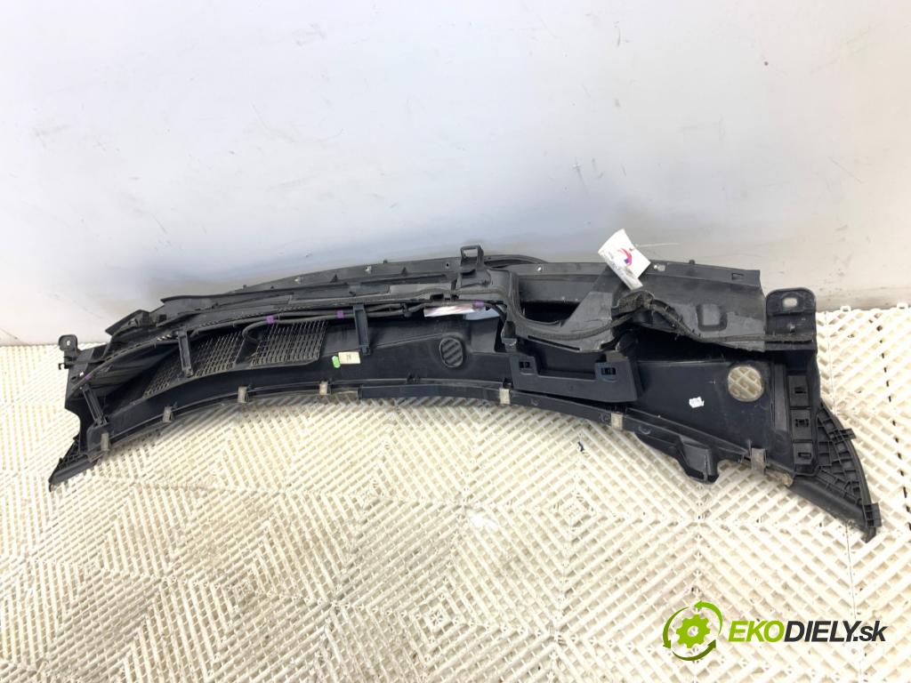 TOYOTA YARIS IV SUV 2022 68 kW 1.5 Hybrid (MXPJ10) 1490 Torpédo, plast pod čelné okno 55708-0D520 (Torpédo (plast pod čelným sklom))