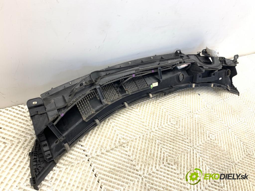 TOYOTA YARIS IV SUV 2022 68 kW 1.5 Hybrid (MXPJ10) 1490 Torpédo, plast pod čelné okno 55708-0D520 (Torpédo (plast pod čelným sklom))