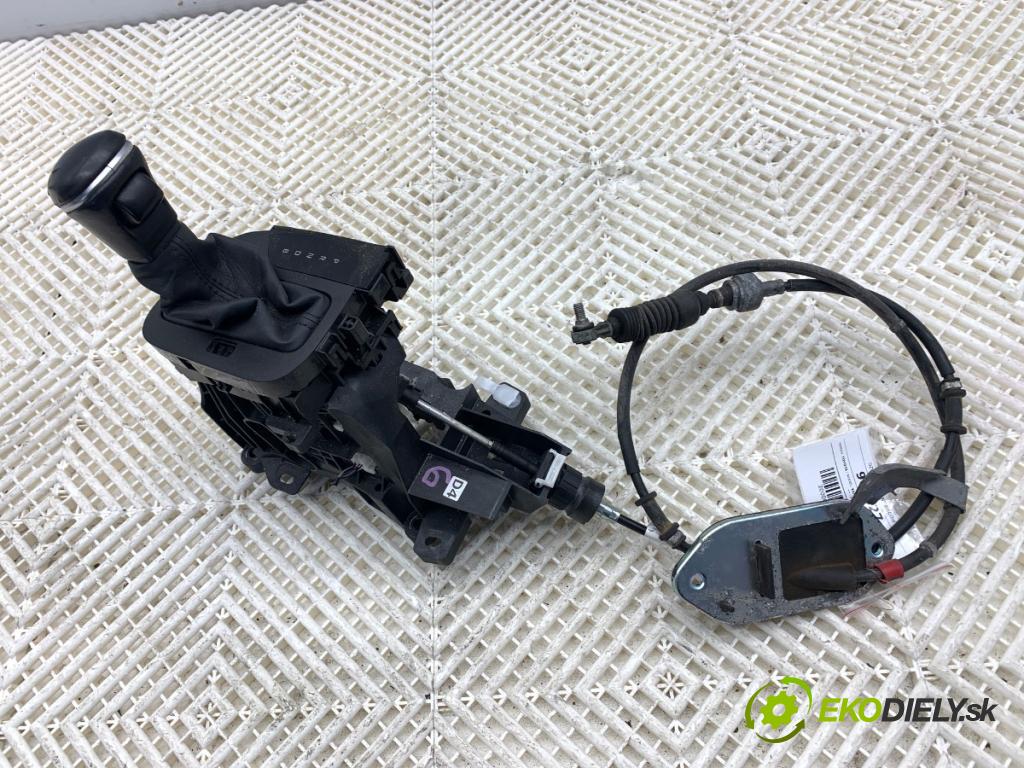 TOYOTA YARIS IV SUV 2022 68 kW 1.5 Hybrid (MXPJ10) 1490 kulisa 75G588-LHD (Řadicí páka (kulisa) )