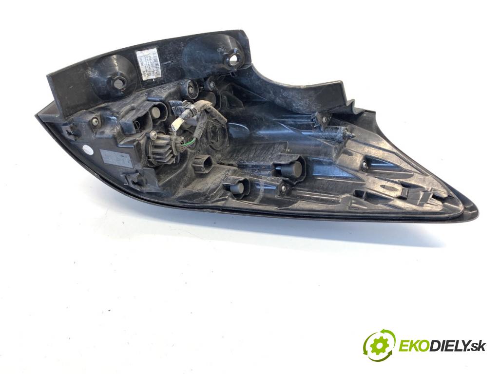 TOYOTA YARIS IV SUV 2022 68 kW 1.5 Hybrid (MXPJ10) 1490 Svetlo ľavy zad 81560-0DE10