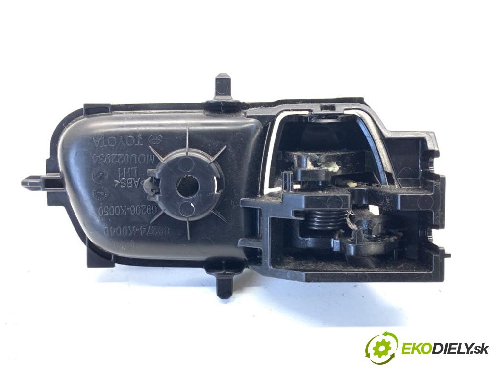 TOYOTA YARIS IV SUV 2022 68 kW 1.5 Hybrid (MXPJ10) 1490 Kľučka vnútorná ľavy predný 69206-K0050