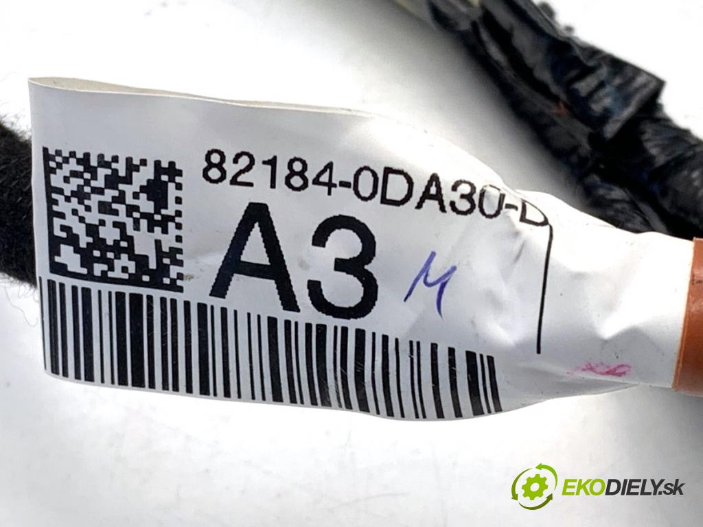 TOYOTA YARIS IV SUV 2022 68 kW 1.5 Hybrid (MXPJ10) 1490 Káblovačka dverí kufra zad 82184-0DA30