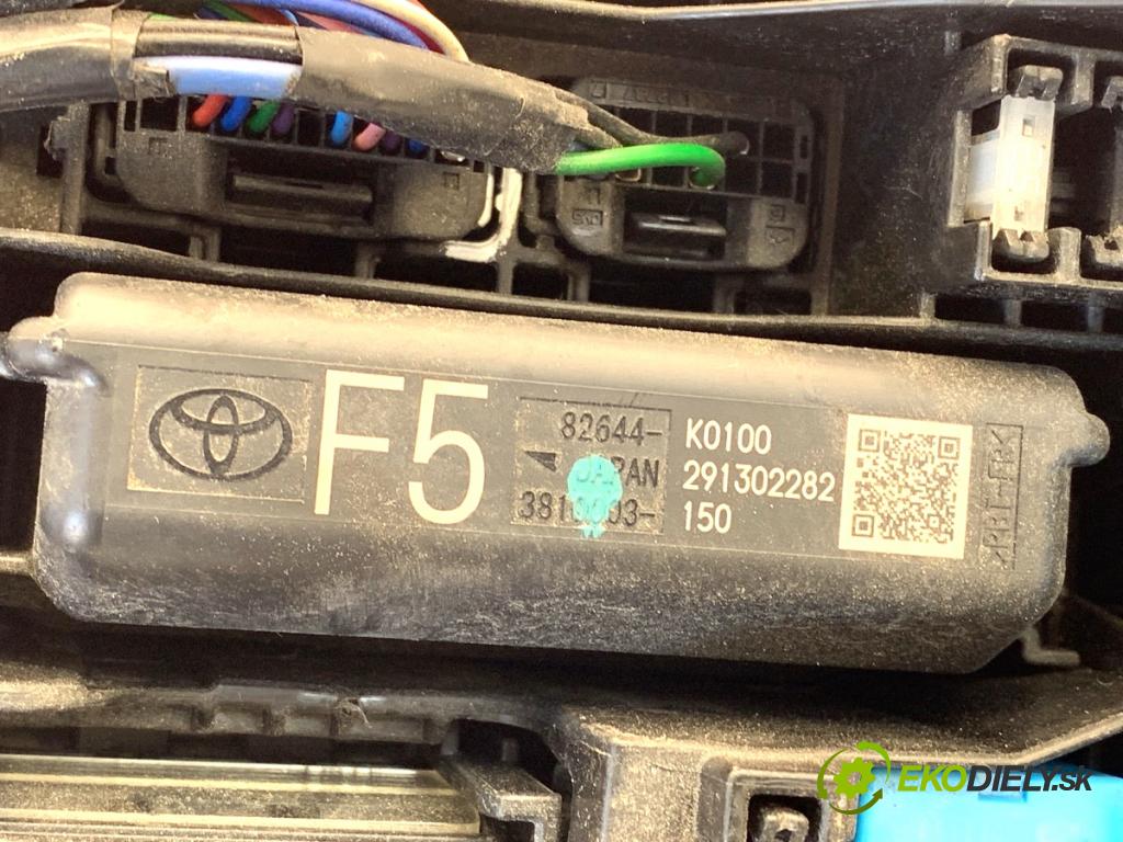 TOYOTA YARIS IV SUV 2022 68 kW 1.5 Hybrid (MXPJ10) 1490 Skrinka poistková 82644-K0100 (Poistková skrinka)
