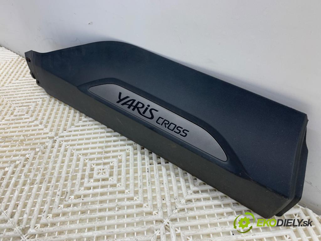 TOYOTA YARIS IV SUV 2022 68 kW 1.5 Hybrid (MXPJ10) 1490 Lišta Dvere pravy zad 75077-0D020