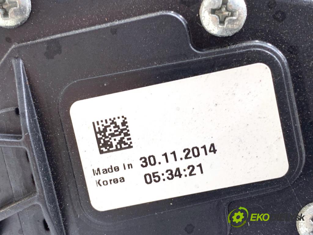 KIA CEED Kombi 2015 81 kW 1.6 CRDi 110 1582 Potenciometer plynu 32700-3XXXX (Potenciometer plynového pedálu)