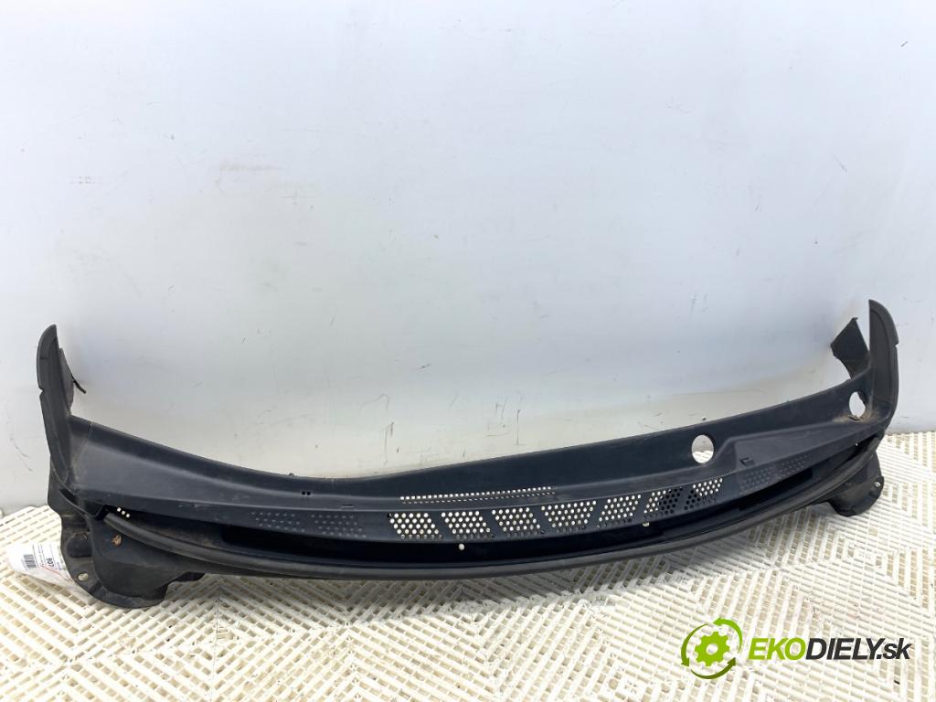 KIA CEED Kombi 2015 81 kW 1.6 CRDi 110 1582 Torpédo, plast pod čelné okno 86151-A2000 (Torpédo (plast pod čelným sklom))