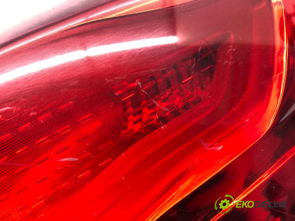 KIA CEED Kombi 2015 81 kW 1.6 CRDi 110 1582 Svetlo pravy zad 92402-A23