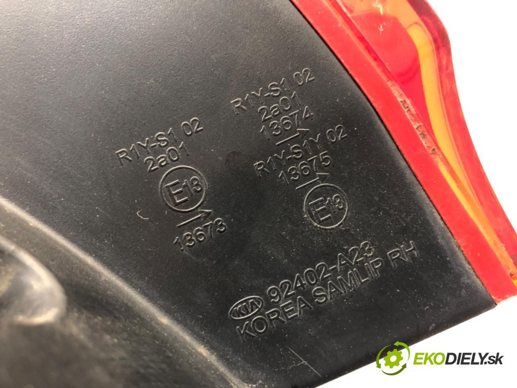 KIA CEED Kombi 2015 81 kW 1.6 CRDi 110 1582 světlo pravý zadní část 92402-A23