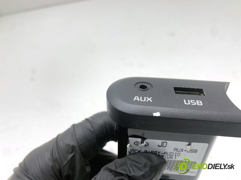 KIA CEED Kombi 2015 81 kW 1.6 CRDi 110 1582 HNÍZDO: USB 96120-A2000