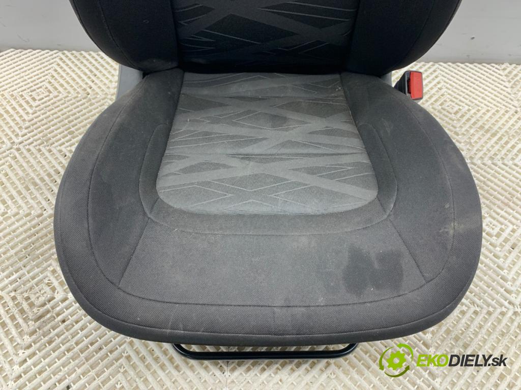 KIA CEED Kombi 2015 81 kW 1.6 CRDi 110 1582 Sedadlo pravy predný