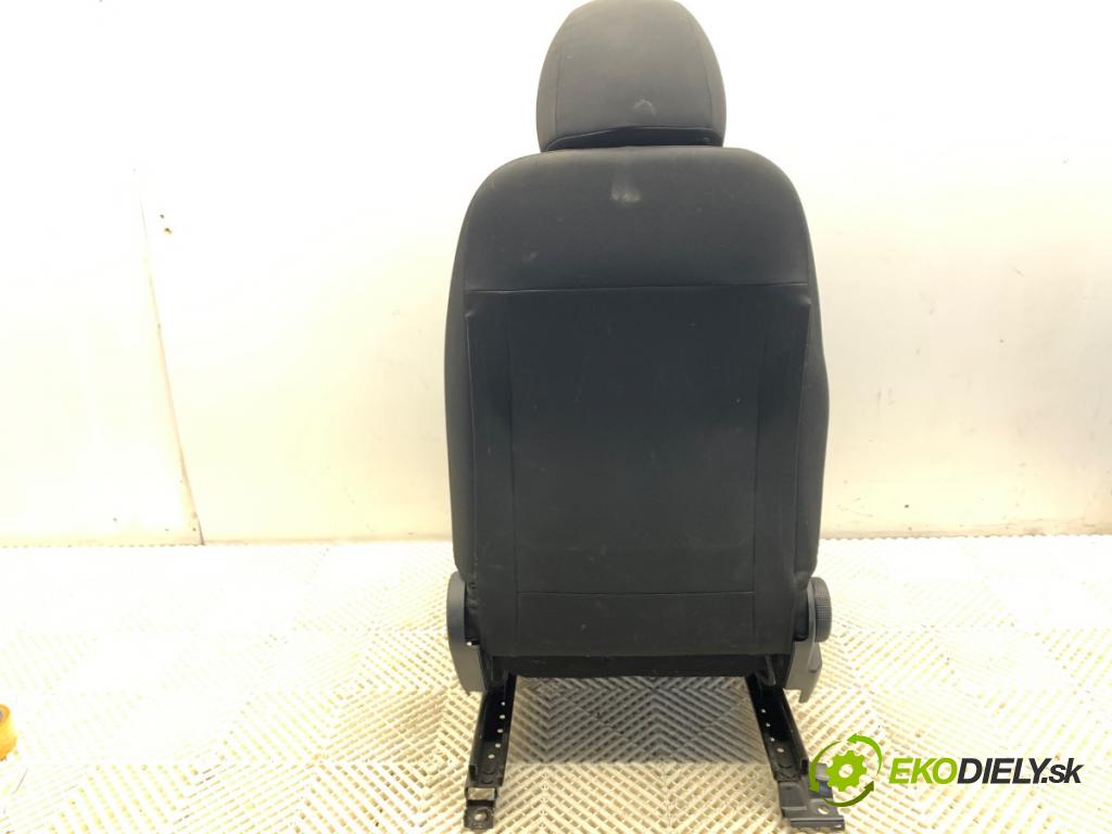 KIA CEED Kombi 2015 81 kW 1.6 CRDi 110 1582 Sedadlo pravy predný