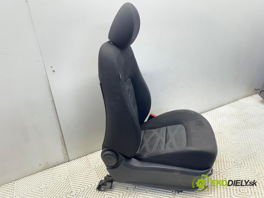 KIA CEED Kombi 2015 81 kW 1.6 CRDi 110 1582 Sedadlo pravy predný