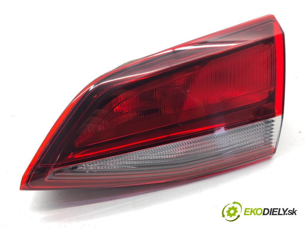 OPEL ASTRA K Kombi 2020 90 kW 1.5 CRDI (35) 1496 Svetlo zad pravá vnútorná 39077381 (Kľučka dverí ostatné)