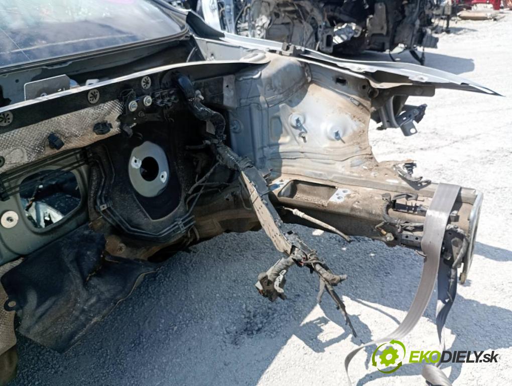 VW PASSAT B8 sedan 2018 110 kW 2.0 TDI 1968 karoséria ČTVRŤÁK: Blatník prah strecha PODŁUŻNICA
