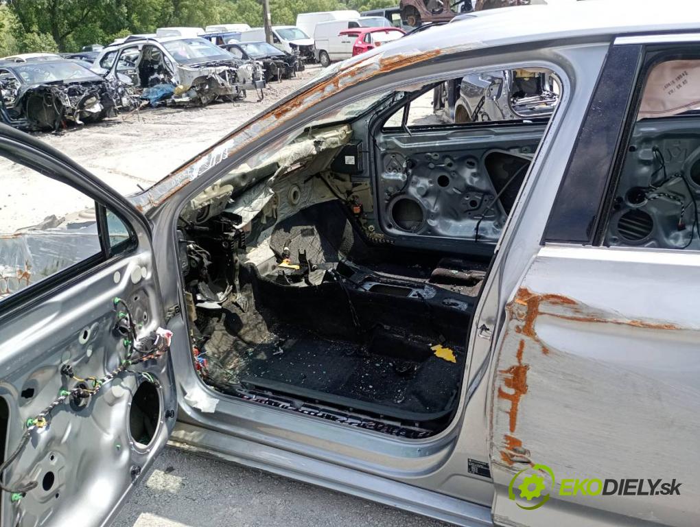 VW PASSAT B8 sedan 2018 110 kW 2.0 TDI 1968 karoséria ČTVRŤÁK: Blatník prah strecha PODŁUŻNICA