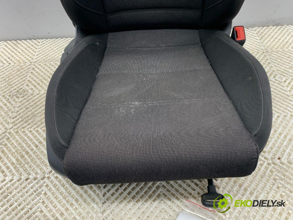 VW PASSAT B8 sedan 2018 110 kW 2.0 TDI 1968 Sedadlo pravy predný