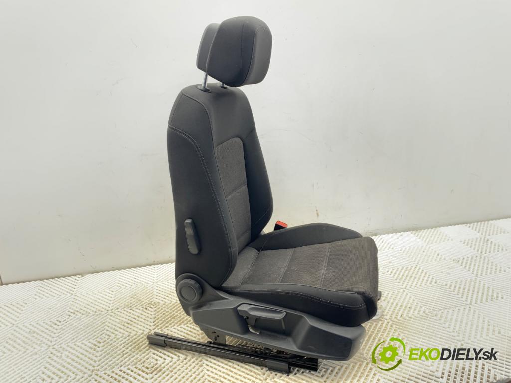 VW PASSAT B8 sedan 2018 110 kW 2.0 TDI 1968 Sedadlo pravy predný