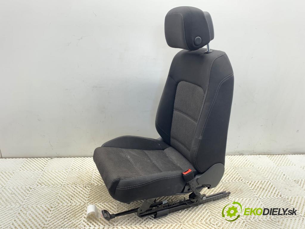 VW PASSAT B8 sedan 2018 110 kW 2.0 TDI 1968 Sedadlo pravy predný