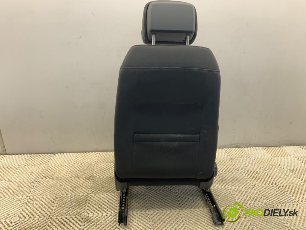 VW PASSAT B8 sedan 2018 110 kW 2.0 TDI 1968 Sedadlo pravy predný
