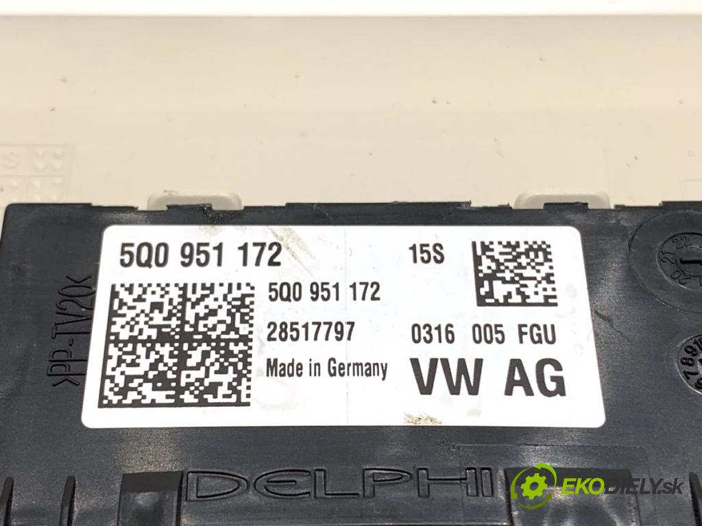 VW PASSAT B8 sedan 2018 110 kW 2.0 TDI 1968 Priehradka, kastlík na skla 5G0868837