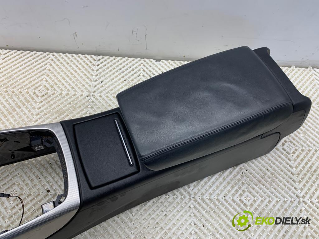 AUDI A6 C7 Kombi 2013 130 kW 2.0 TDI 1968 Tunel stredový opierka