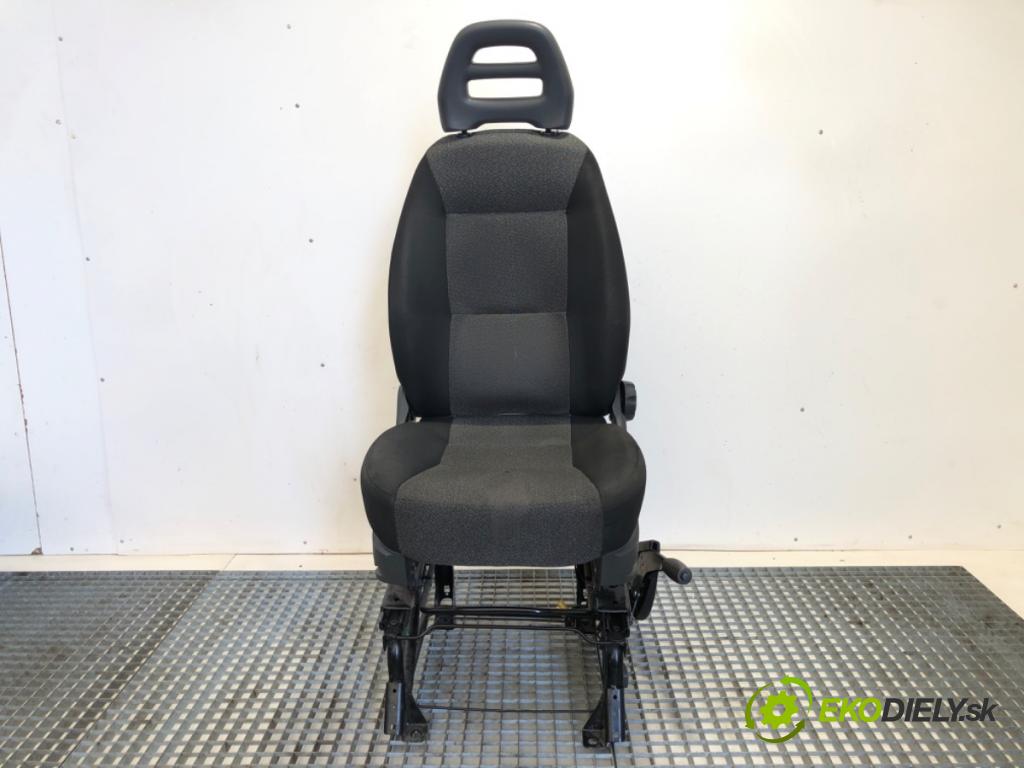 FIAT DUCATO III Autobus 2019 96 kW 130 Multijet 2,3 D 2287 sedadlo levý přední část 