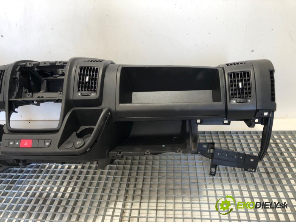 FIAT DUCATO III Autobus 2019 96 kW 130 Multijet 2,3 D 2287 Palubná doska  (Palubná doska)