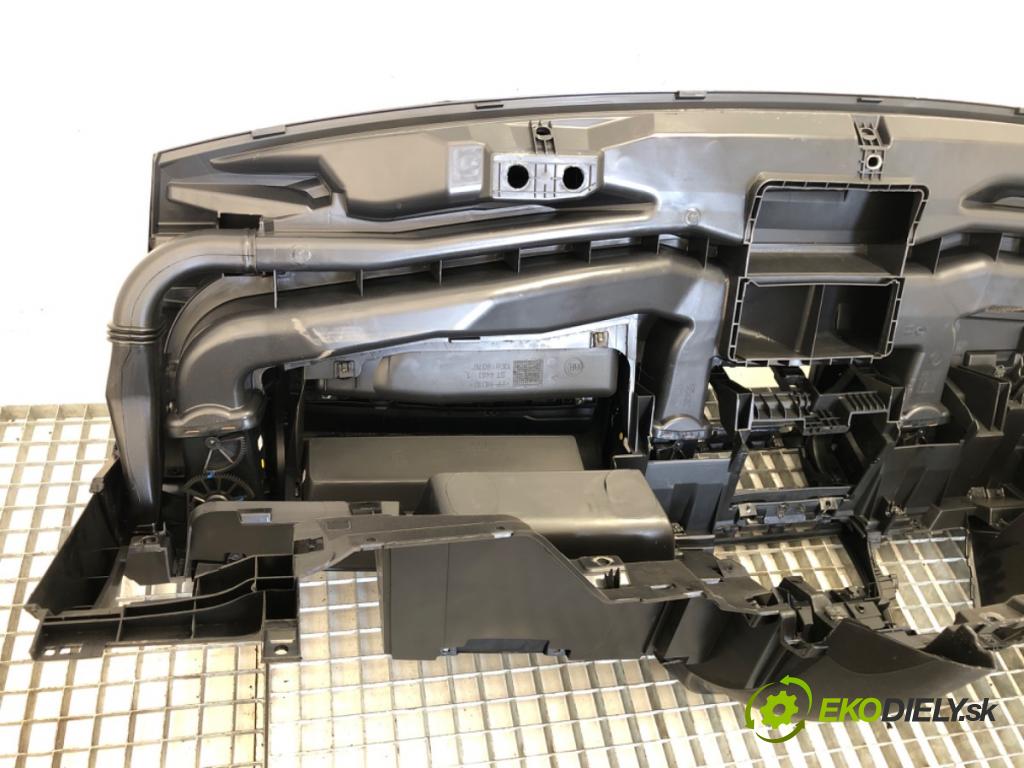 FIAT DUCATO III Autobus 2019 96 kW 130 Multijet 2,3 D 2287 Palubná doska  (Palubná doska)