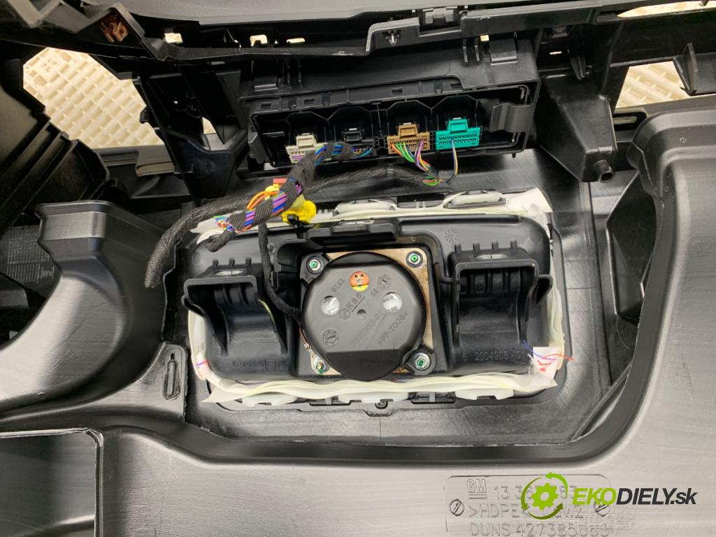 OPEL ASTRA K liftback 2021 96 kW 1.2 Turbo (68) 1199 Palubná doska VANKÚŠ: spolujazdca