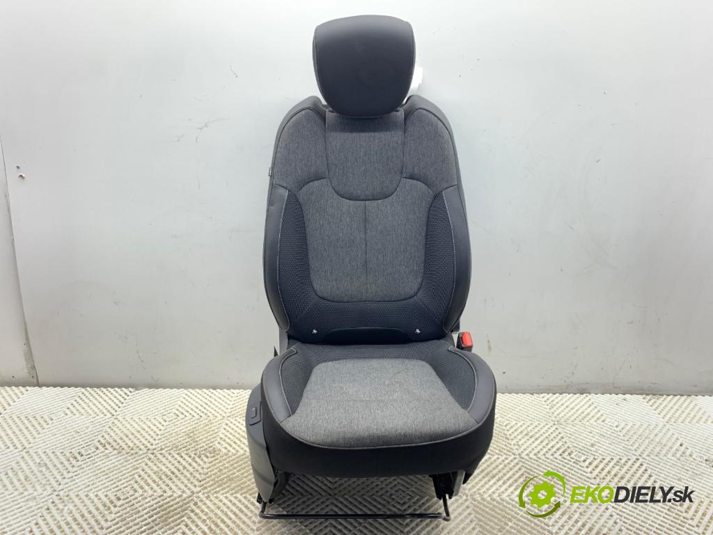 RENAULT CAPTUR I liftback 2017 81 kW 1.5 dCi 110 1461 Sedadlo pravy predný 