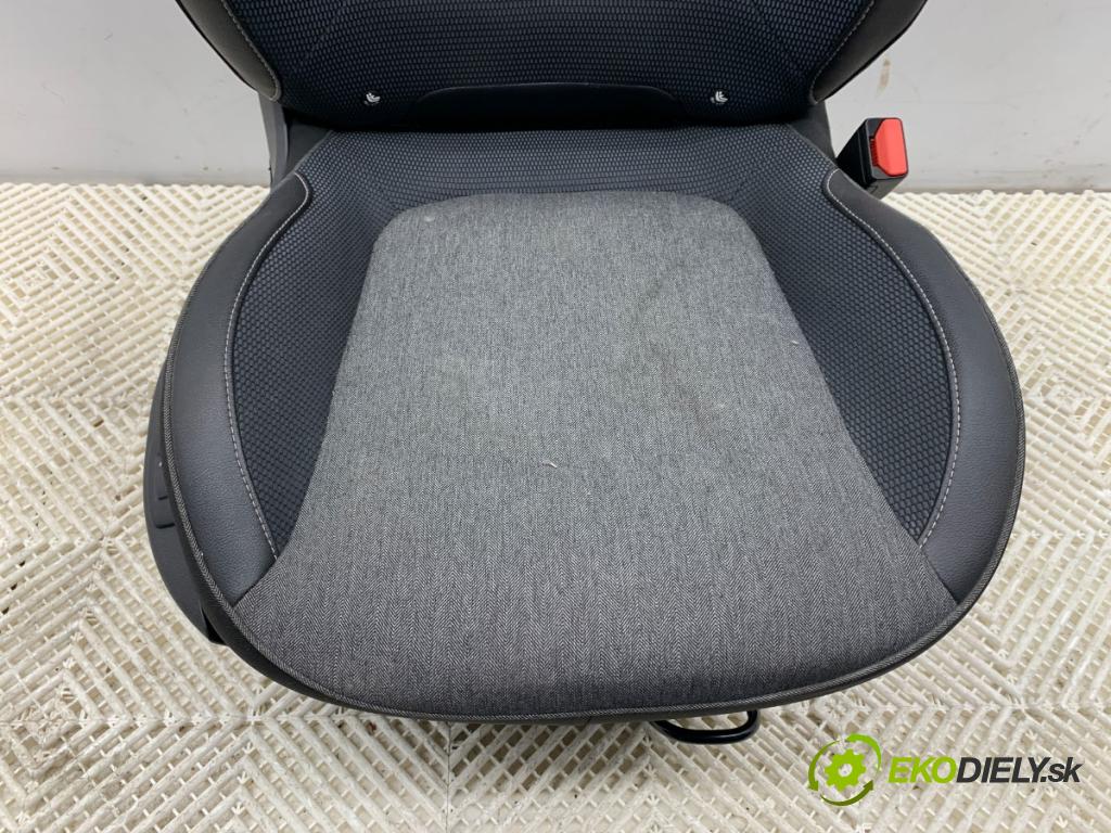 RENAULT CAPTUR I liftback 2017 81 kW 1.5 dCi 110 1461 Sedadlo pravy predný