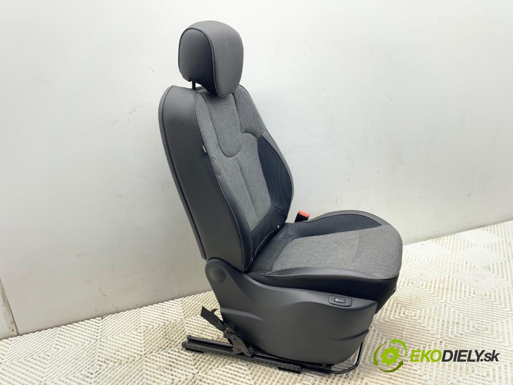 RENAULT CAPTUR I liftback 2017 81 kW 1.5 dCi 110 1461 Sedadlo pravy predný