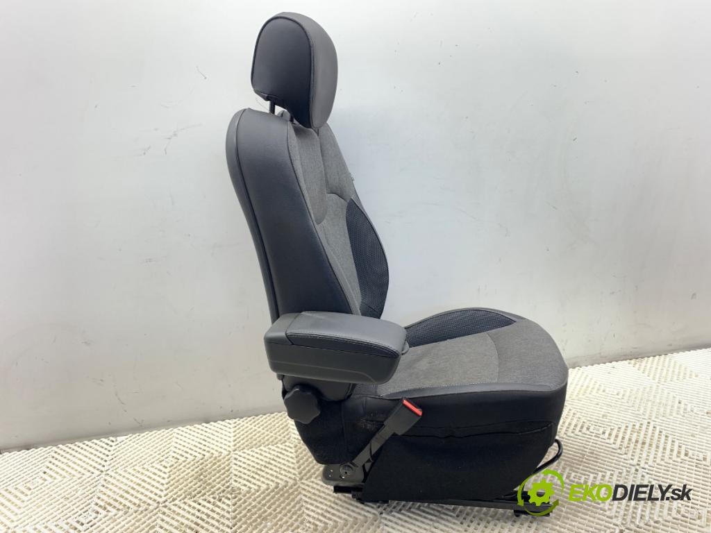 RENAULT CAPTUR I liftback 2017 81 kW 1.5 dCi 110 1461 Sedadlo ľavy predný