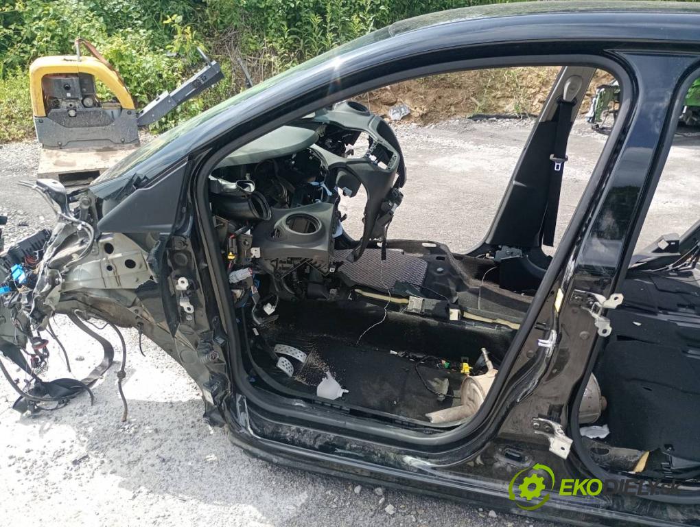 RENAULT CAPTUR I liftback 2017 81 kW 1.5 dCi 110 1461 karoséria ČTVRŤÁK: Blatník prah strecha PODŁUŻNICA