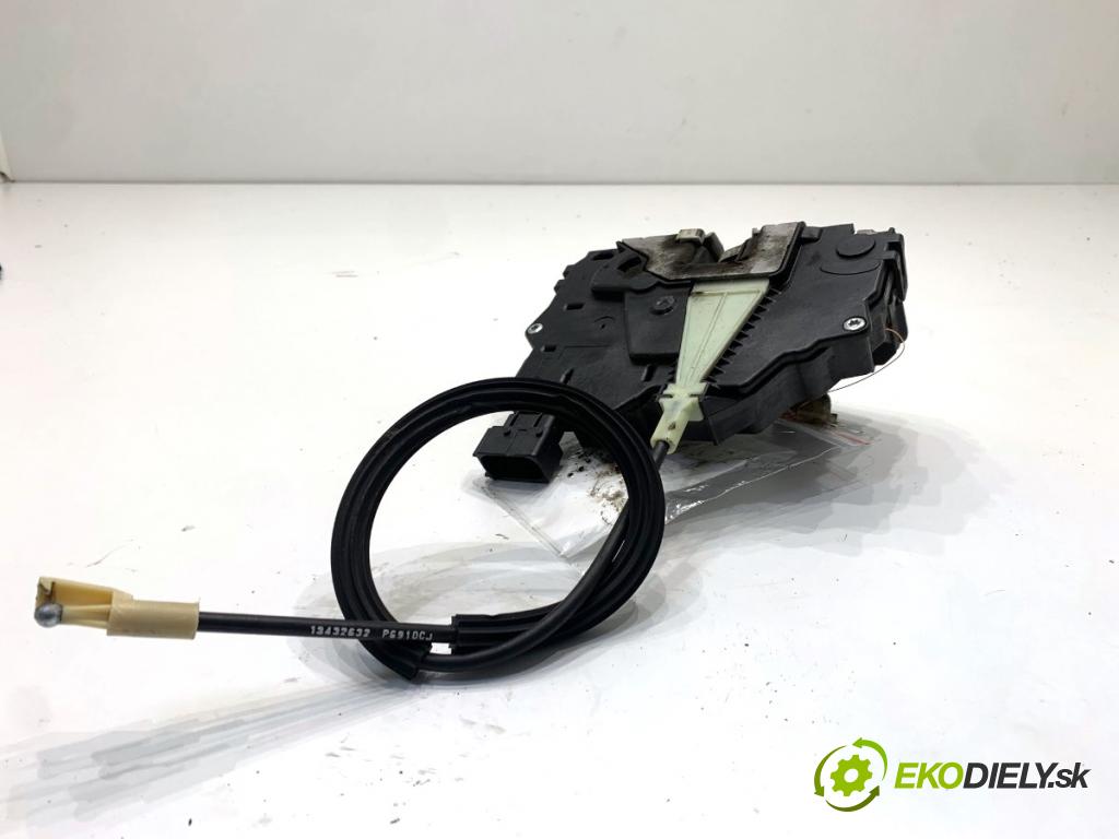 OPEL CORSA E liftback 2017 66 kW 1.4 (08, 68) 1398 zámok Dvere pravy predný 13431840