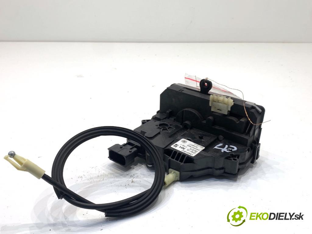 OPEL CORSA E liftback 2017 66 kW 1.4 (08, 68) 1398 zámok Dvere ľavy predný 13431841