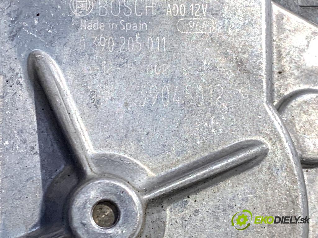 OPEL CORSA E liftback 2017 66 kW 1.4 (08, 68) 1398 Motor stieračov zad 39045012