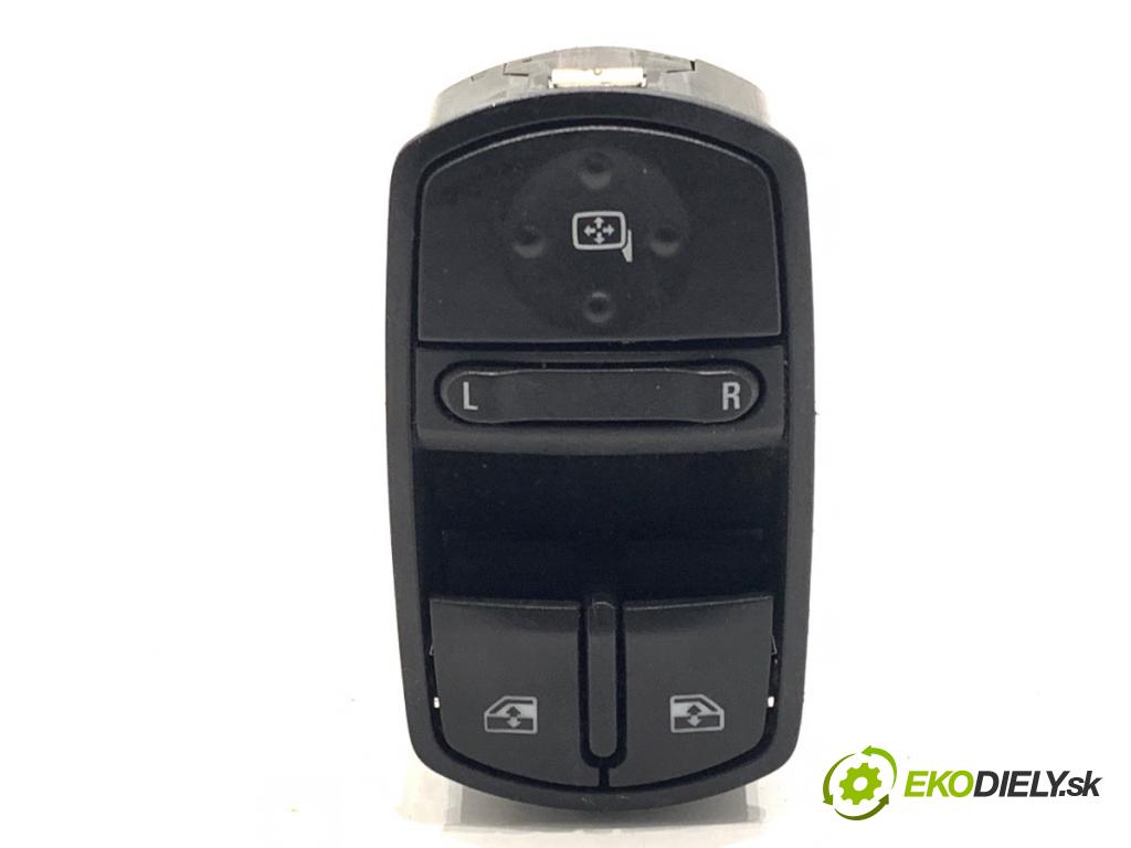 OPEL CORSA E liftback 2017 66 kW 1.4 (08, 68) 1398 přepínač oken 13430017 (Páčky pod volantem)