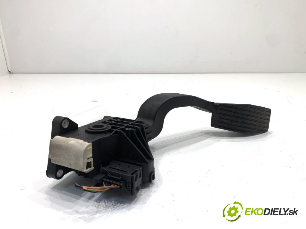 OPEL CORSA E liftback 2017 66 kW 1.4 (08, 68) 1398 potenciometr plynového pedálu 13305804 (Potenciometr plynového pedálu)